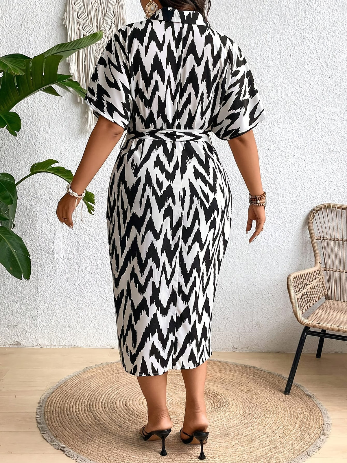 jkthpu-45 Chic Plus Size Black  White Batwing Midi Dress