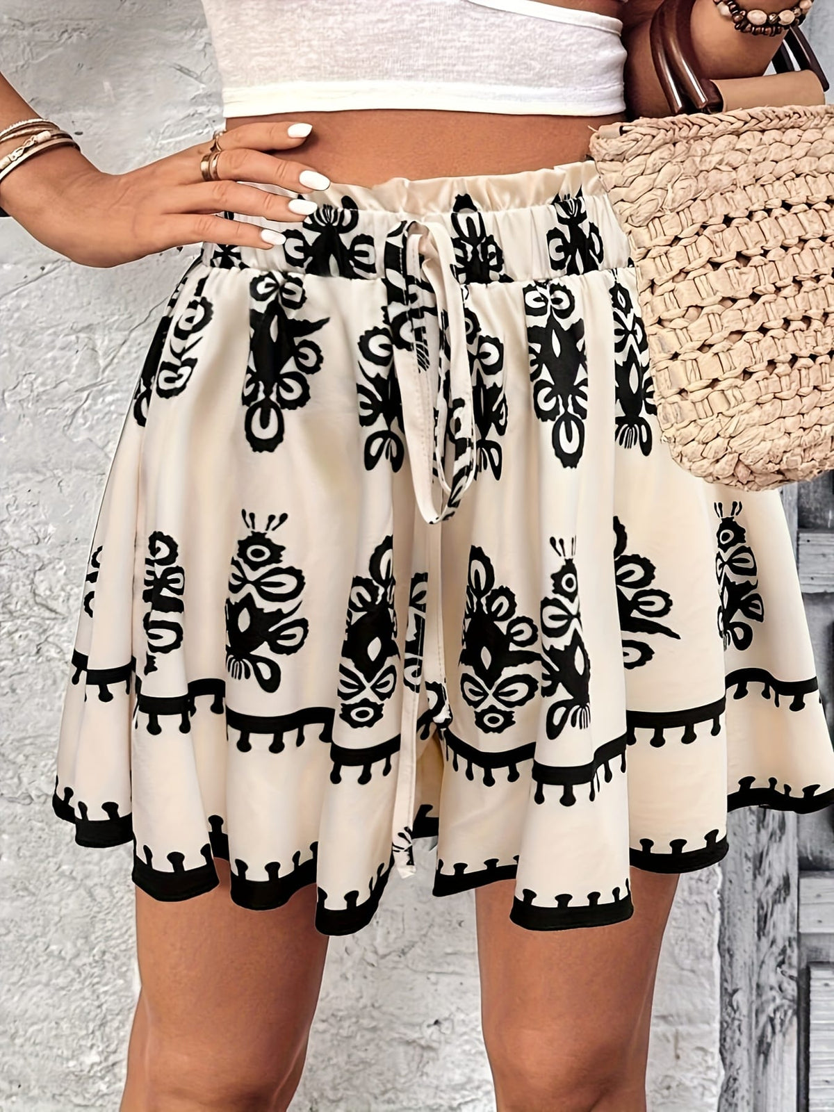 jkthpu-45 Chic Plus Size Vacation Shorts with Bold AllOver Print