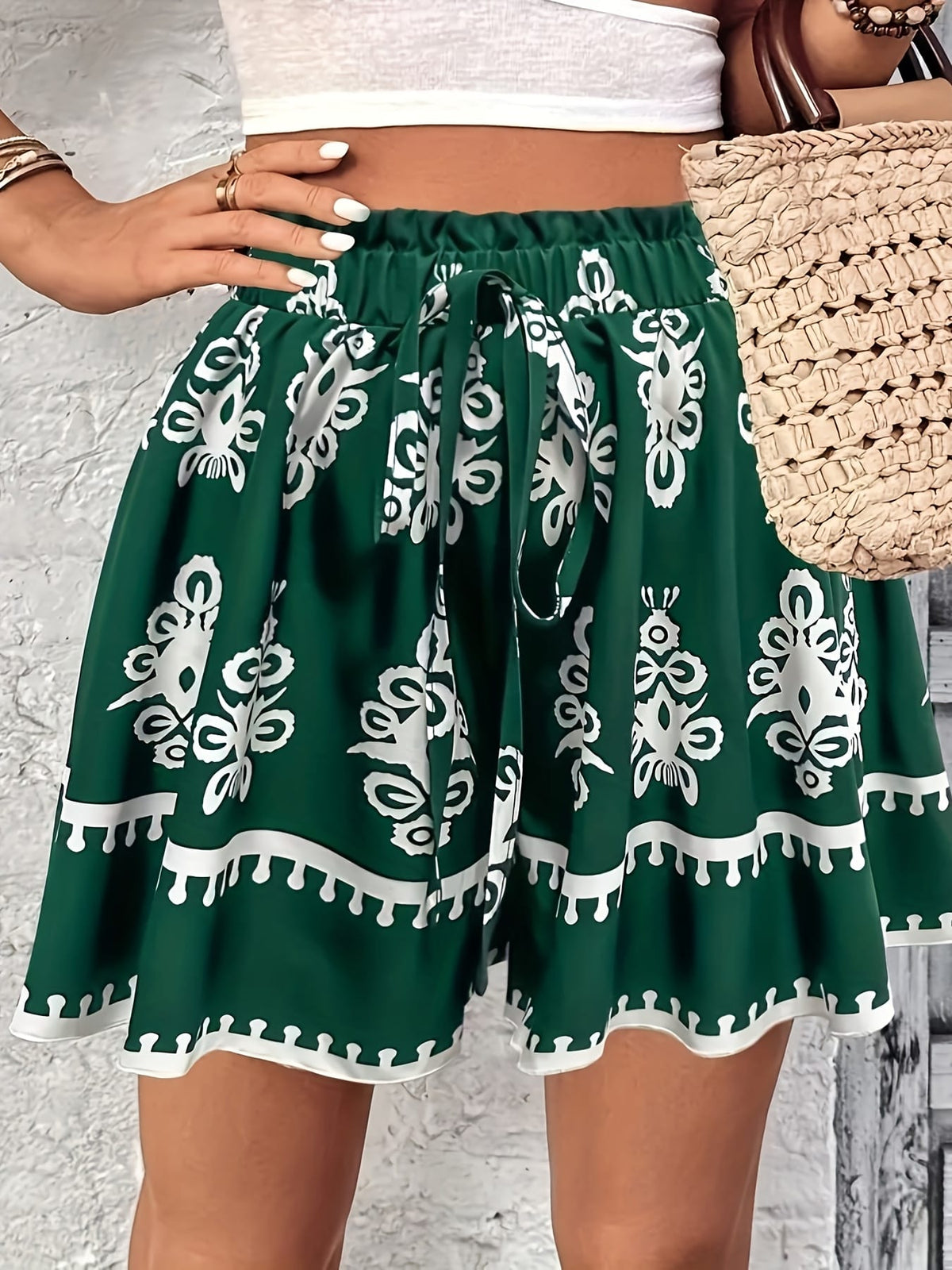 jkthpu-45 Chic Plus Size Vacation Shorts with Bold AllOver Print