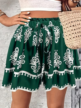 jkthpu-45 Chic Plus Size Vacation Shorts with Bold AllOver Print