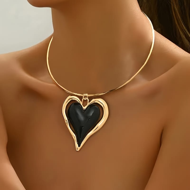 jkthpu-45 CollarGolden KissIcon Heart Pendant Necklace - Everyday Chic Accessory