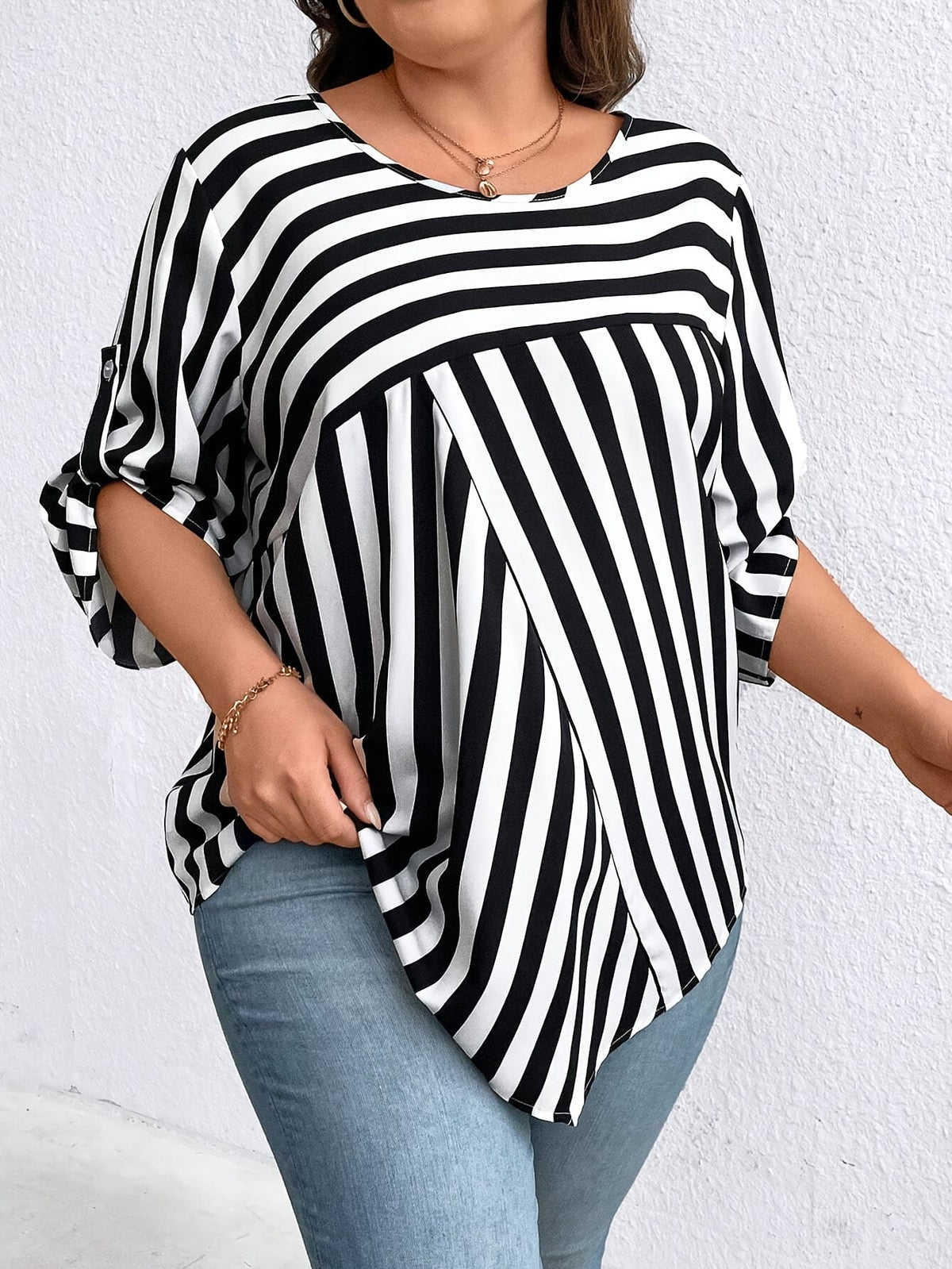 KissICON Elegant Plus Size Stripe Print Blouse - 100% Polyester Crew Neck Top, Oversized Non-Stretch Woven Shirt for All Seasons