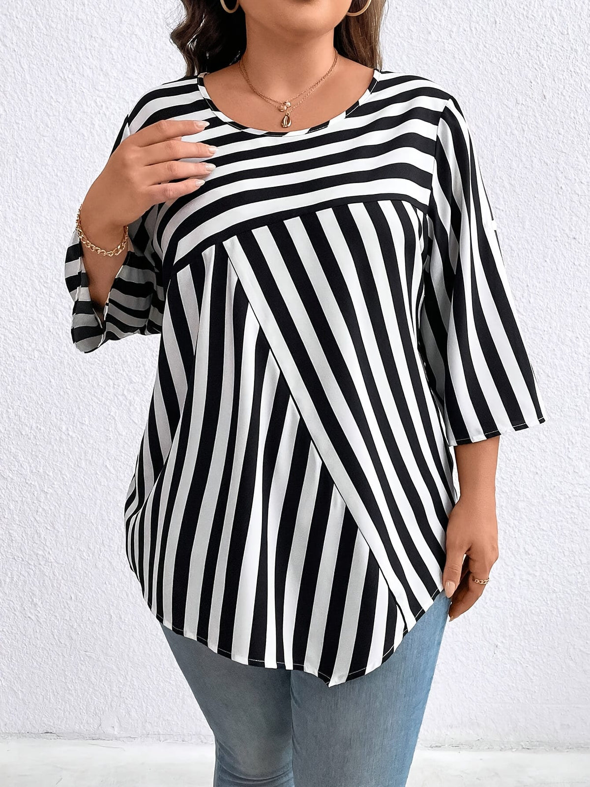 KissICON Elegant Plus Size Stripe Print Blouse - 100% Polyester Crew Neck Top, Oversized Non-Stretch Woven Shirt for All Seasons