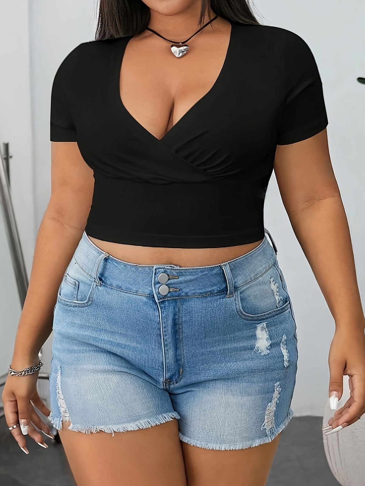 jkthpu-45 Elegant Ruched Black VNeck Plus Size Top