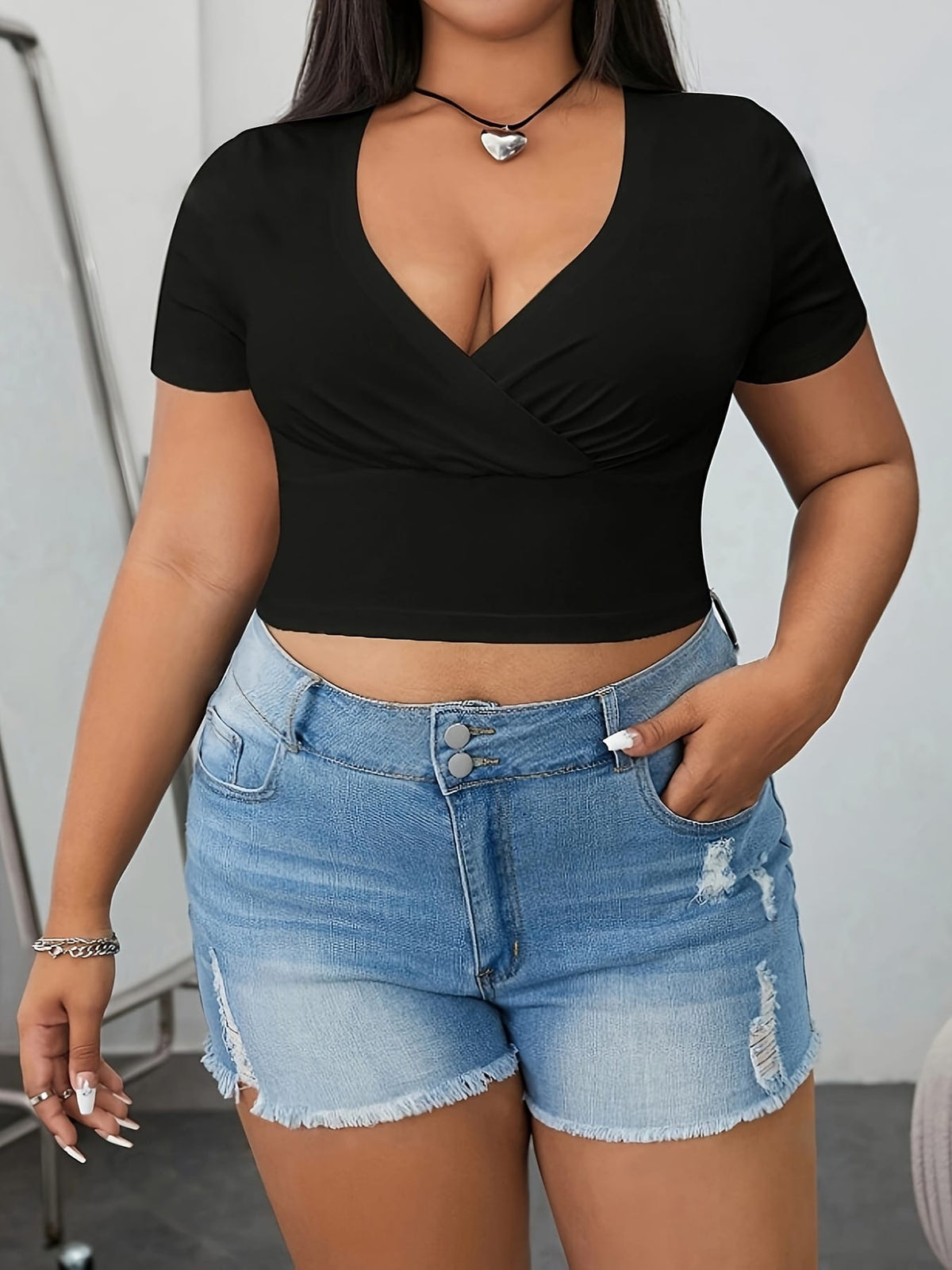 jkthpu-45 Elegant Ruched Black VNeck Plus Size Top