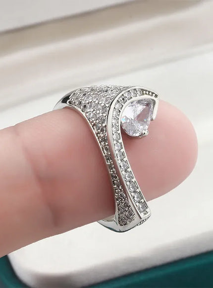 KissICON European Style Elegant Diamond-set Irregular Ring Line Sense Highlights Full of Diamond Jewelry Party 925 Silver Diamond Ring