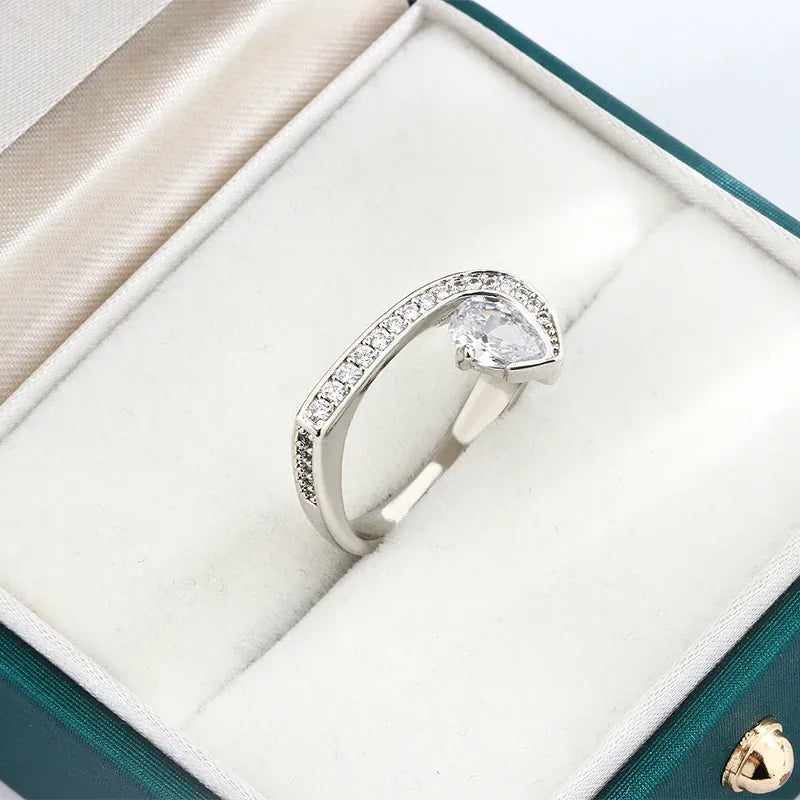 KissICON European Style Elegant Diamond-set Irregular Ring Line Sense Highlights Full of Diamond Jewelry Party 925 Silver Diamond Ring