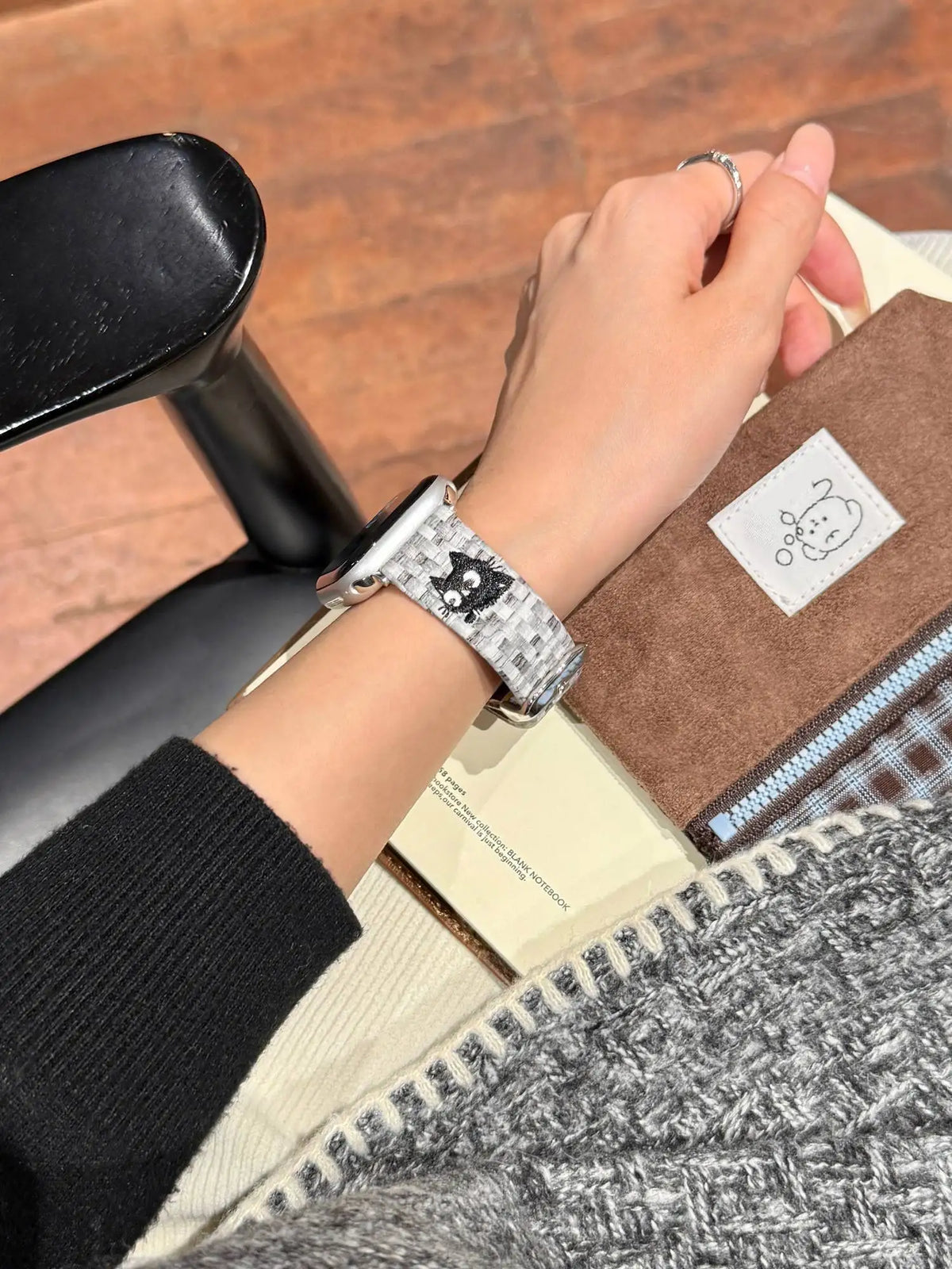 KissICON Excellent cute cartoon cat leather loop band For Apple Watch women 44mm 40 45 41 49 42 38 Series 11 10 9 8 SE 7 6 5 4 3 Strap