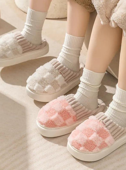 KissICON Fashion Couple Winter Flip Flops Warm Plaid Plush