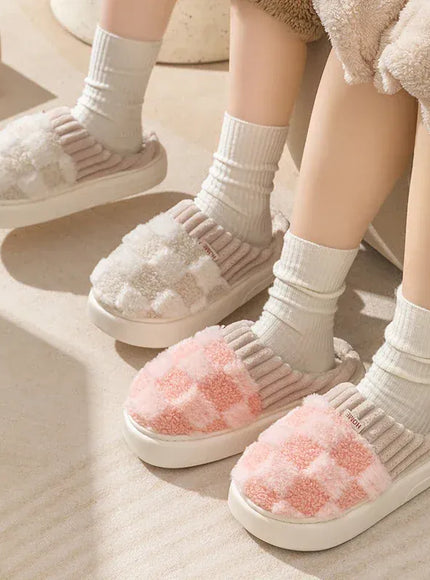 KissICON Fashion Couple Winter Flip Flops Warm Plaid Plush