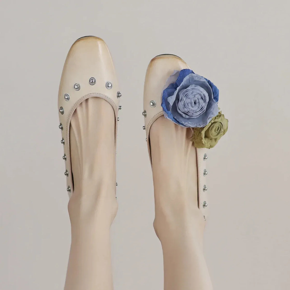 KissICON Fashion Flat Shoes for Women Spring Autumn Rivets