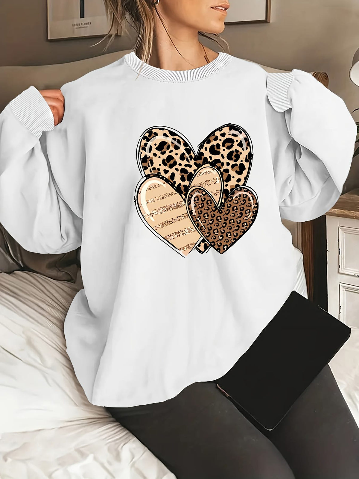 jkthpu-45 Fashionable Round-Neck Sweatshirt with Leopard Print And Heart
