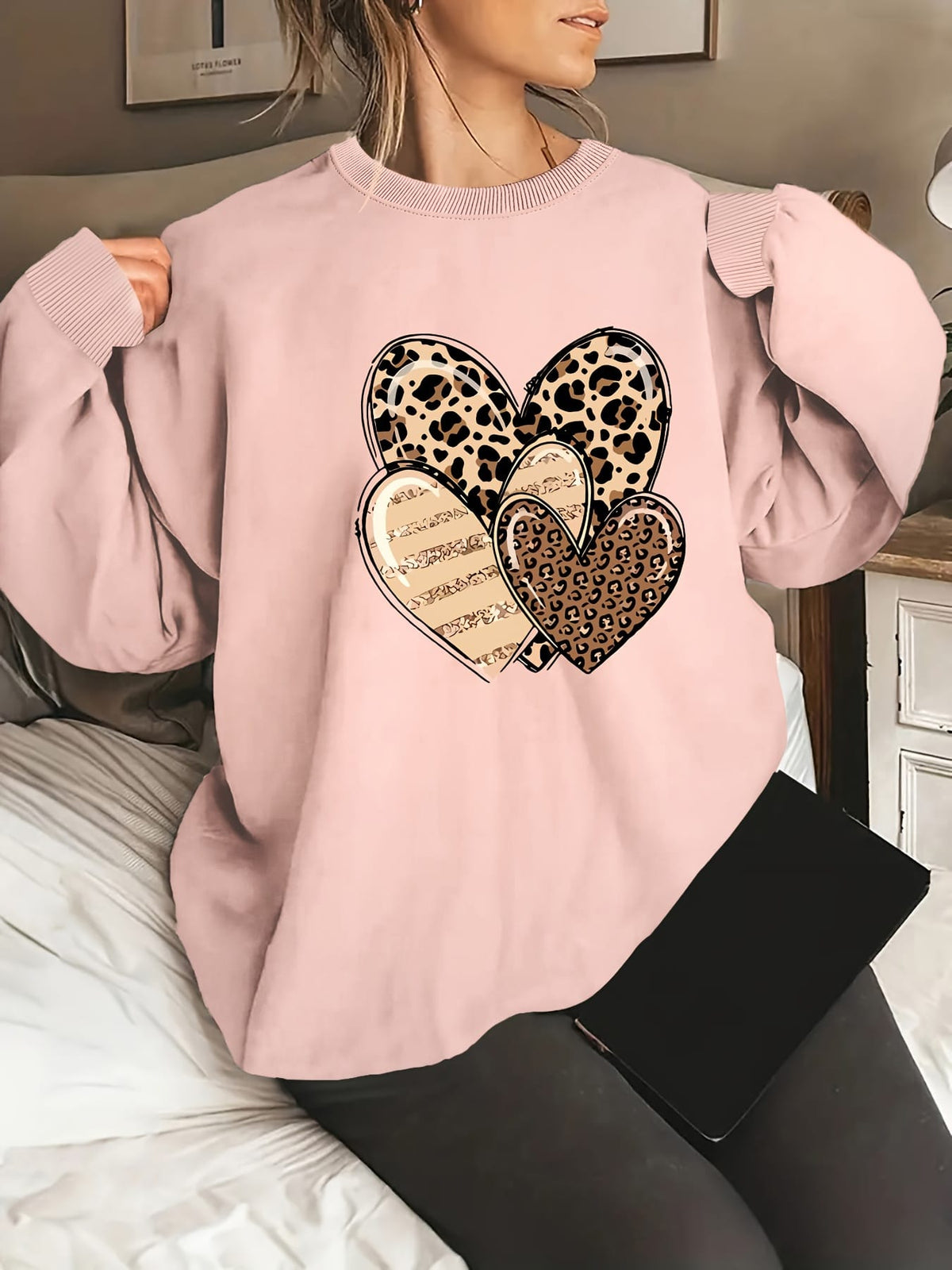 jkthpu-45 Fashionable Round-Neck Sweatshirt with Leopard Print And Heart