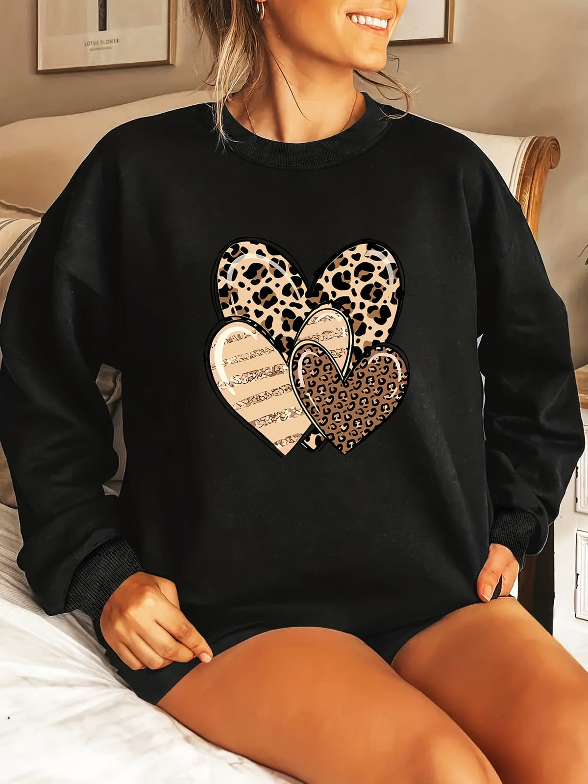 jkthpu-45 Fashionable Round-Neck Sweatshirt with Leopard Print And Heart