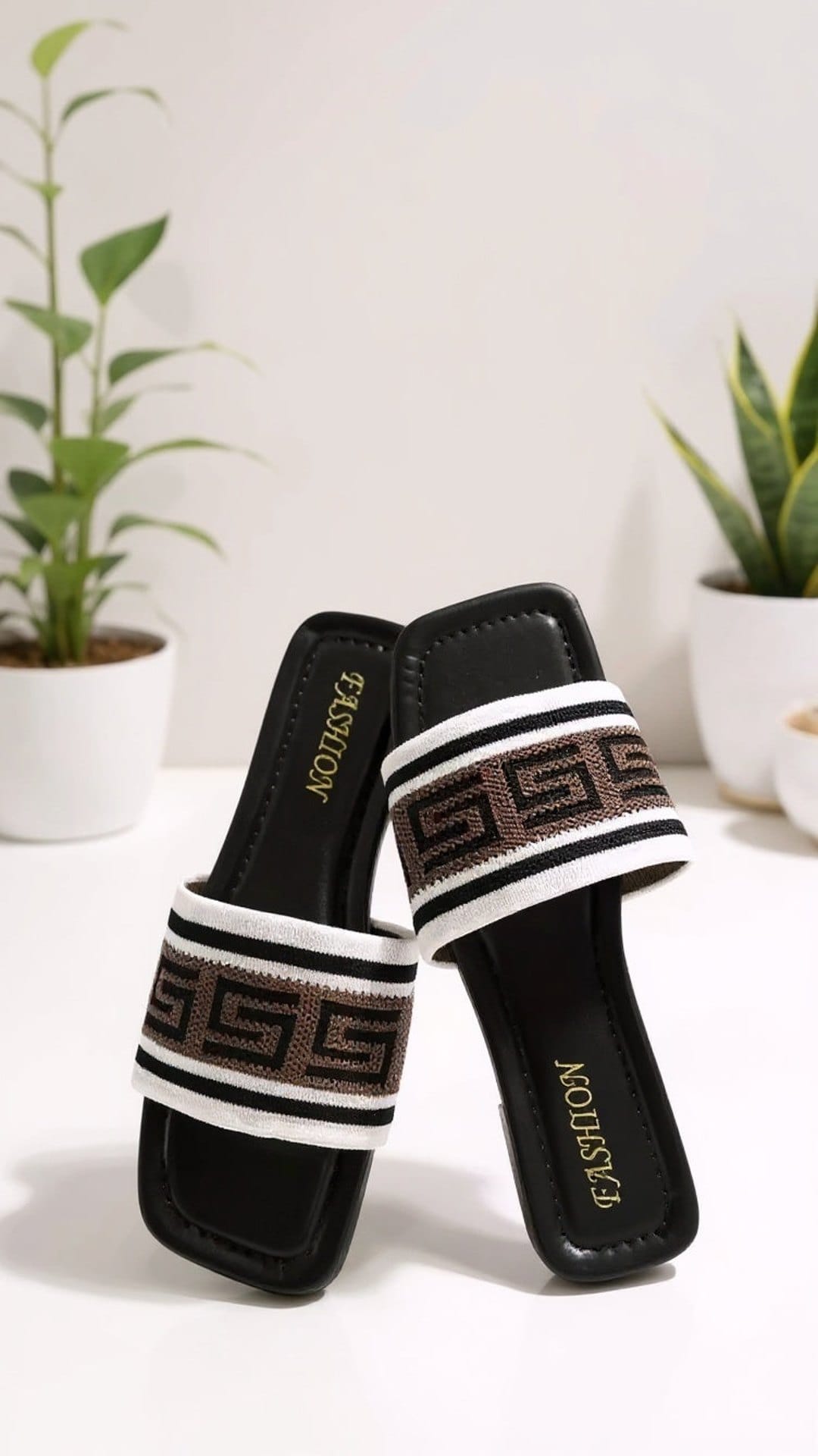 KissICON Geo-Chic Slides