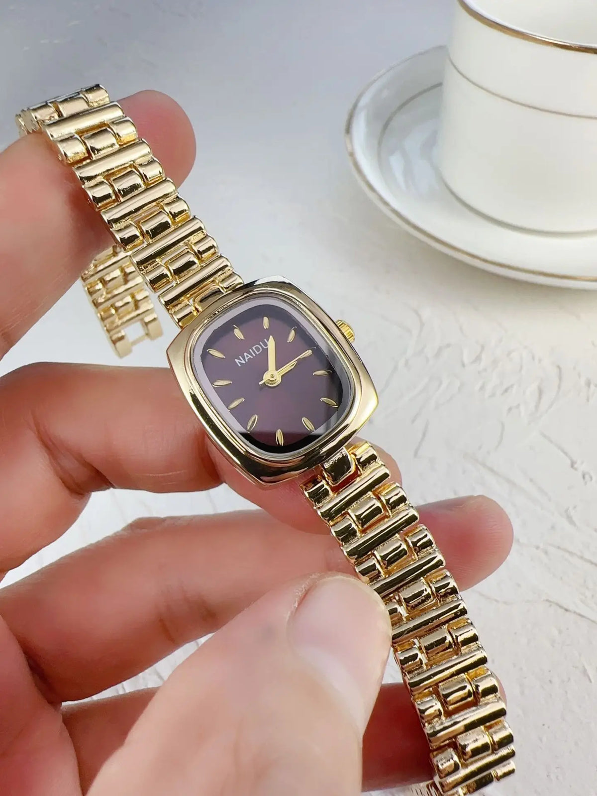 KissICON gold coffee KissIcon New Women Watch Light Luxury Retro Style