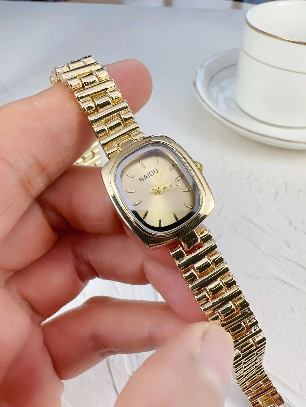 KissICON gold KissIcon New Women Watch Light Luxury Retro Style
