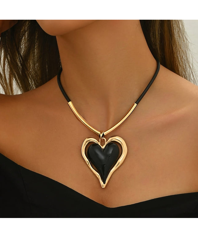 jkthpu-45 Golden KissIcon Heart Pendant Necklace - Everyday Chic Accessory