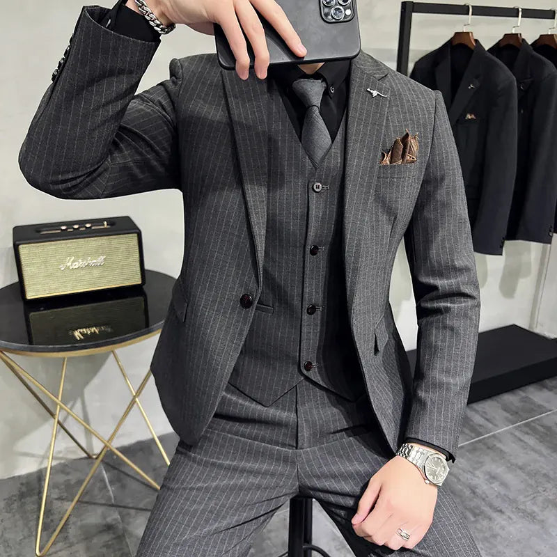 KissICON Gray 1button / Asia 4XL (US L) Luxury Striped DoubleBreasted Mens Groom Wedding Suit