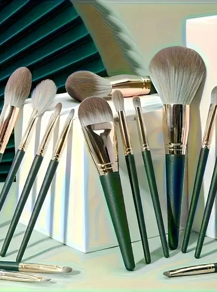 KissICON GRAY KissIcon 14-Piece Brush Set With Round Sponge -