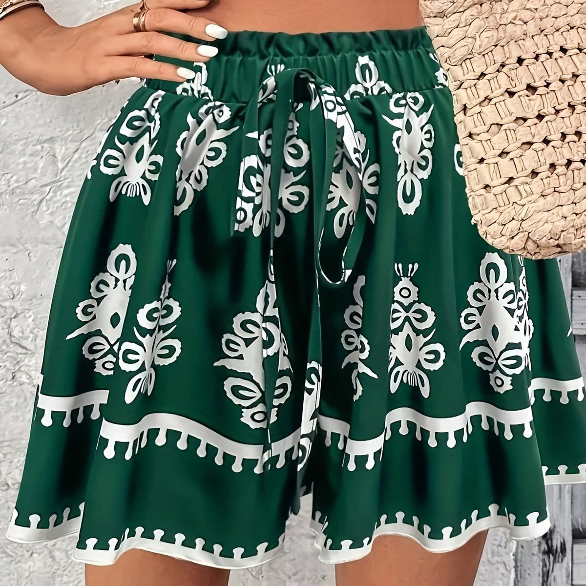 jkthpu-45 Green / UK 20 Chic Plus Size Vacation Shorts with Bold AllOver Print