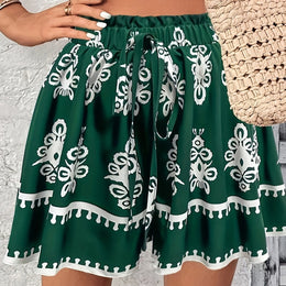 jkthpu-45 Green / UK 24 Chic Plus Size Vacation Shorts with Bold AllOver Print