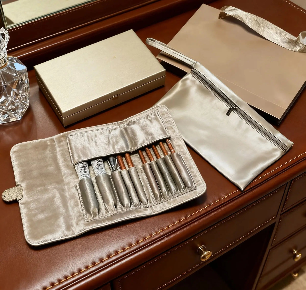 KissICON HZS00302 Luxury Makeup Brush Set With Solid Wood Handle