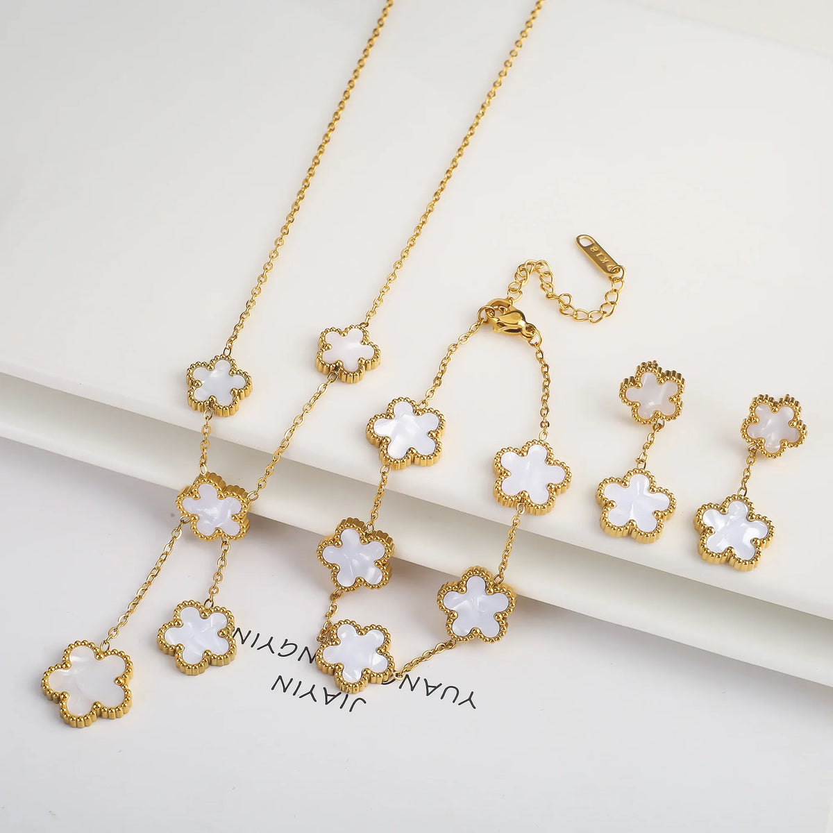 KissICON Jewelry Set 18 3Pcs 18k Gold-Plated Five-Leaf Flower Necklace Earrings Bracelet Jewelry Set For Woman Fashion Party Jewelry Daily Wear Clover