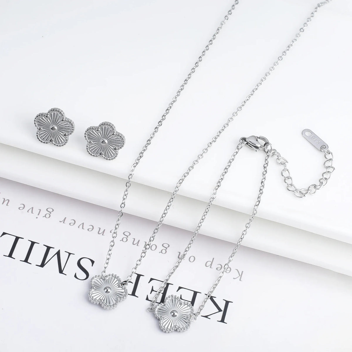 KissICON Jewelry Set 19 3Pcs 18k Gold-Plated Five-Leaf Flower Necklace Earrings Bracelet Jewelry Set For Woman Fashion Party Jewelry Daily Wear Clover