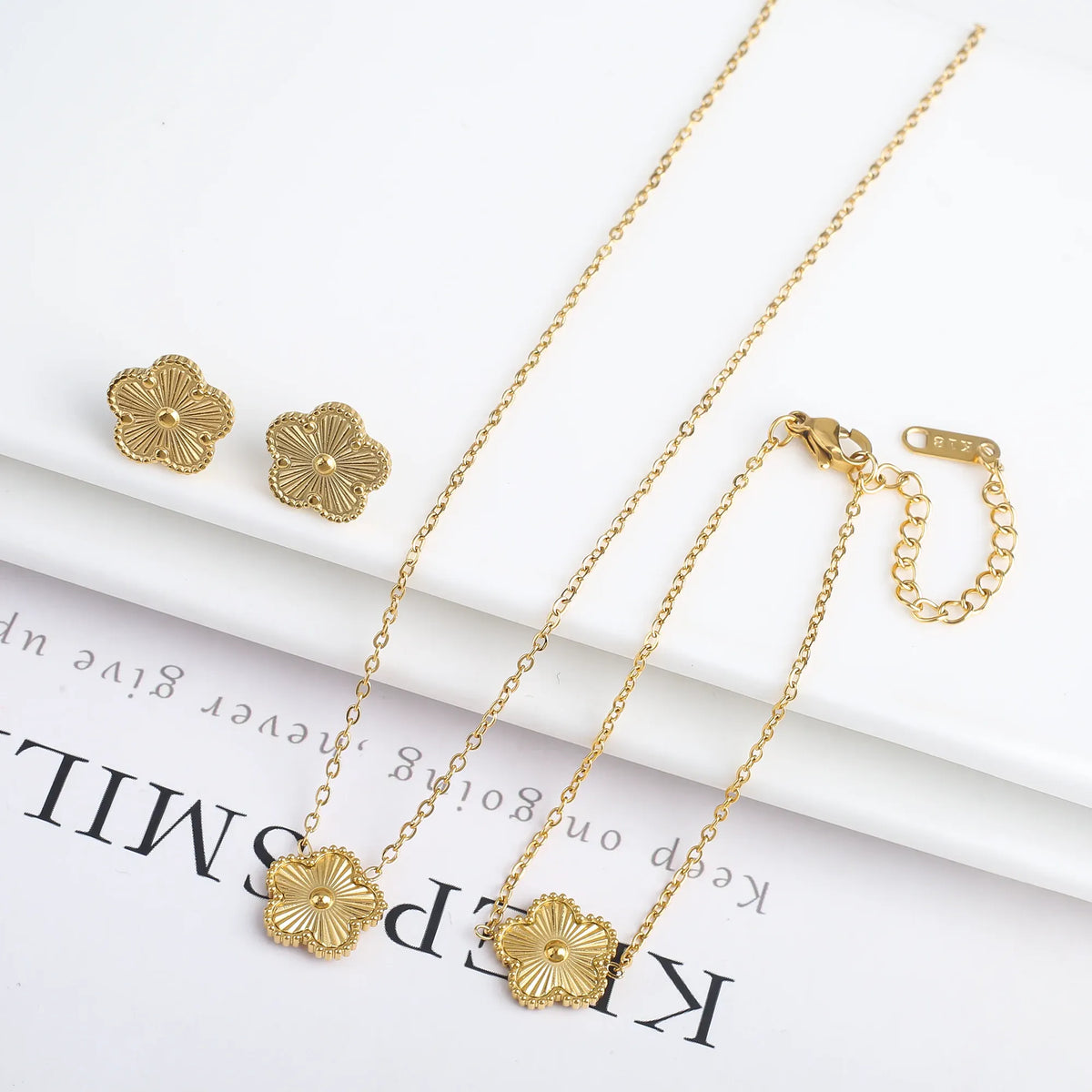 KissICON Jewelry Set 20 3Pcs 18k Gold-Plated Five-Leaf Flower Necklace Earrings Bracelet Jewelry Set For Woman Fashion Party Jewelry Daily Wear Clover