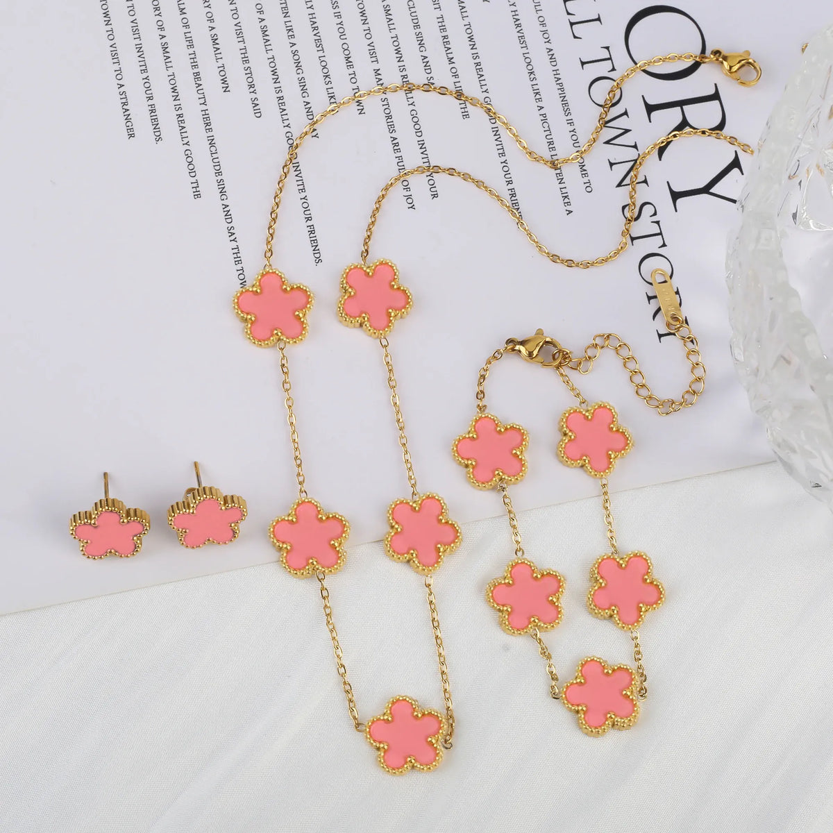 KissICON Jewelry Set 5 3Pcs 18k Gold-Plated Five-Leaf Flower Necklace Earrings Bracelet Jewelry Set For Woman Fashion Party Jewelry Daily Wear Clover