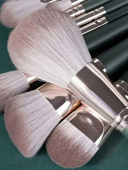 KissICON KissIcon 14-Piece Brush Set With Round Sponge -