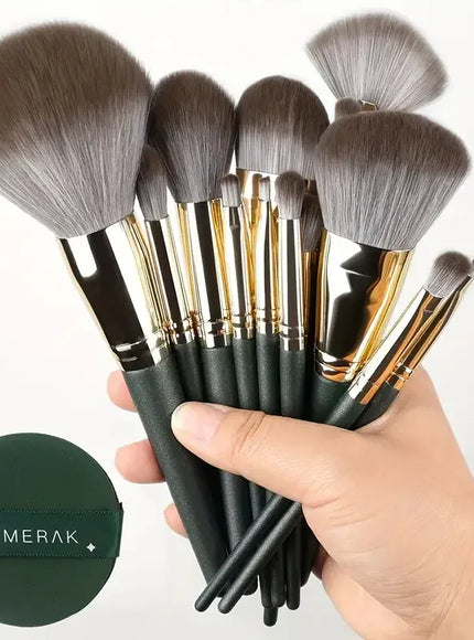 KissICON KissIcon 14-Piece Brush Set With Round Sponge -