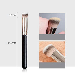 KissICON KissIcon Angled Foundation Concealer Brush - Seamless