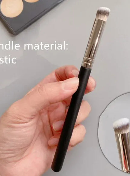 KissICON KissIcon Angled Foundation Concealer Brush - Seamless
