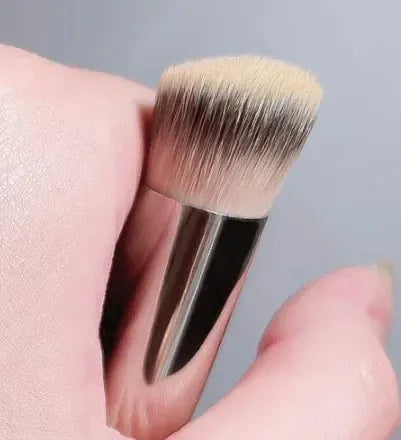 KissICON KissIcon Angled Foundation Concealer Brush - Seamless