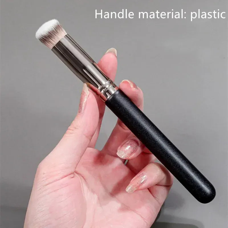 KissICON KissIcon Angled Foundation Concealer Brush - Seamless