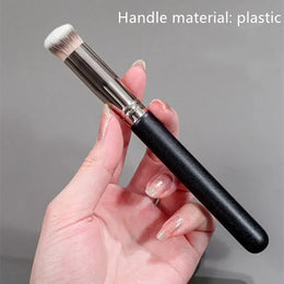 KissICON KissIcon Angled Foundation Concealer Brush - Seamless