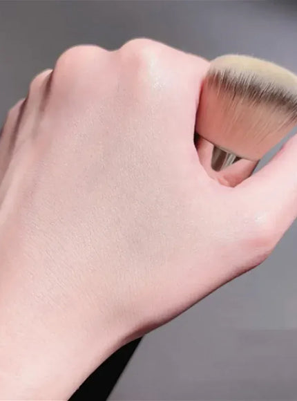 KissICON KissIcon Angled Foundation Concealer Brush - Seamless
