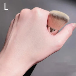 KissICON KissIcon Angled Foundation Concealer Brush - Seamless
