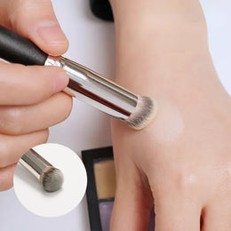 KissICON KissIcon Angled Foundation Concealer Brush - Seamless