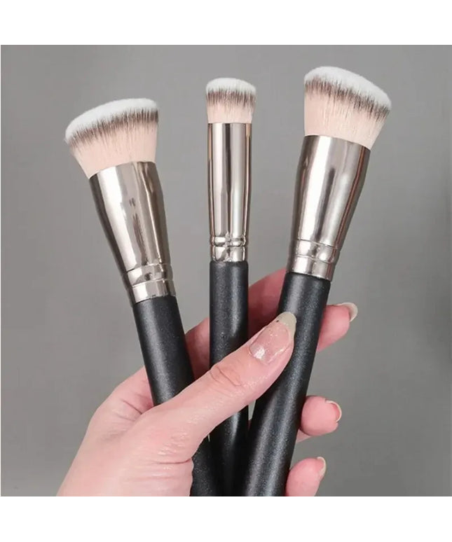 KissICON KissIcon Angled Foundation Concealer Brush - Seamless