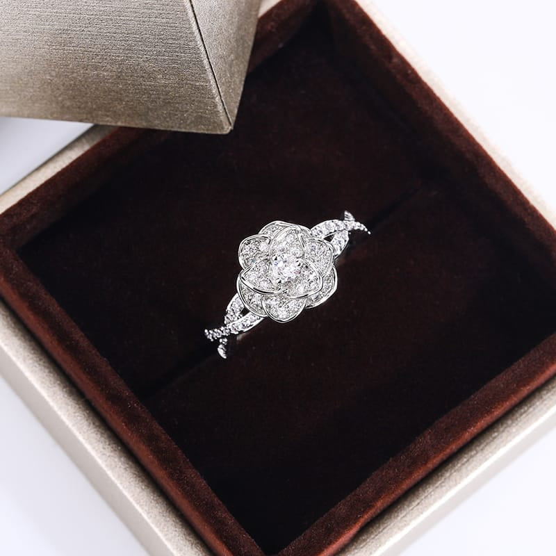 KissICON KissIcon InterTwined 3D Rose Ring White Zircon - Dazzle