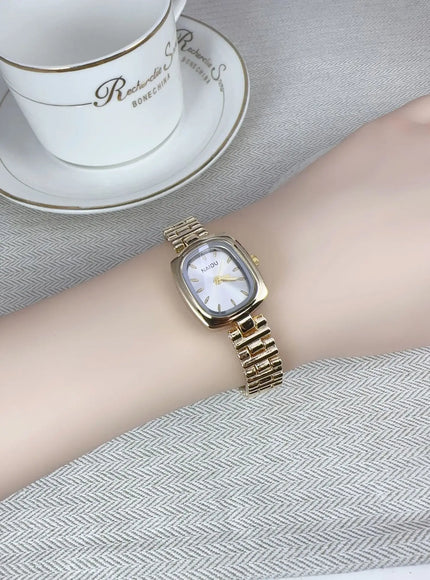 KissICON KissIcon New Women Watch Light Luxury Retro Style