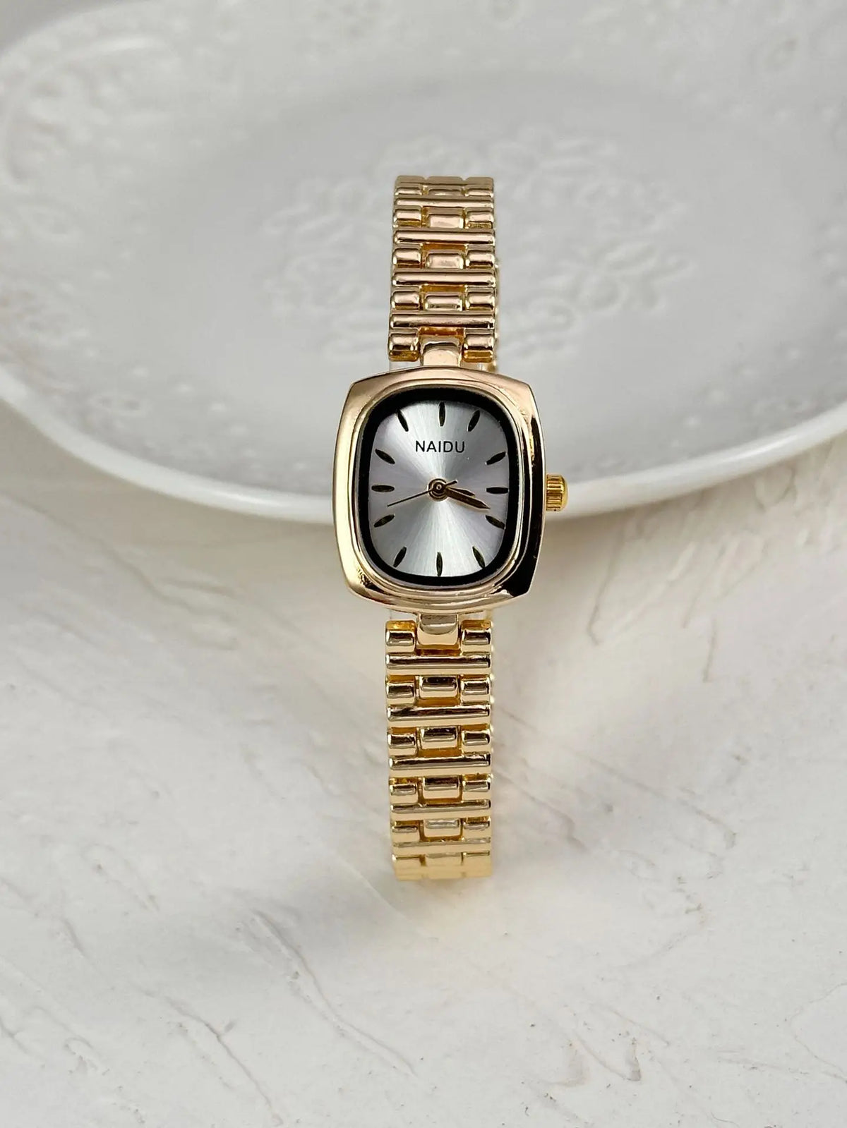 KissICON KissIcon New Women Watch Light Luxury Retro Style