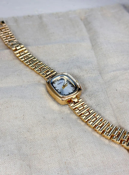 KissICON KissIcon New Women Watch Light Luxury Retro Style