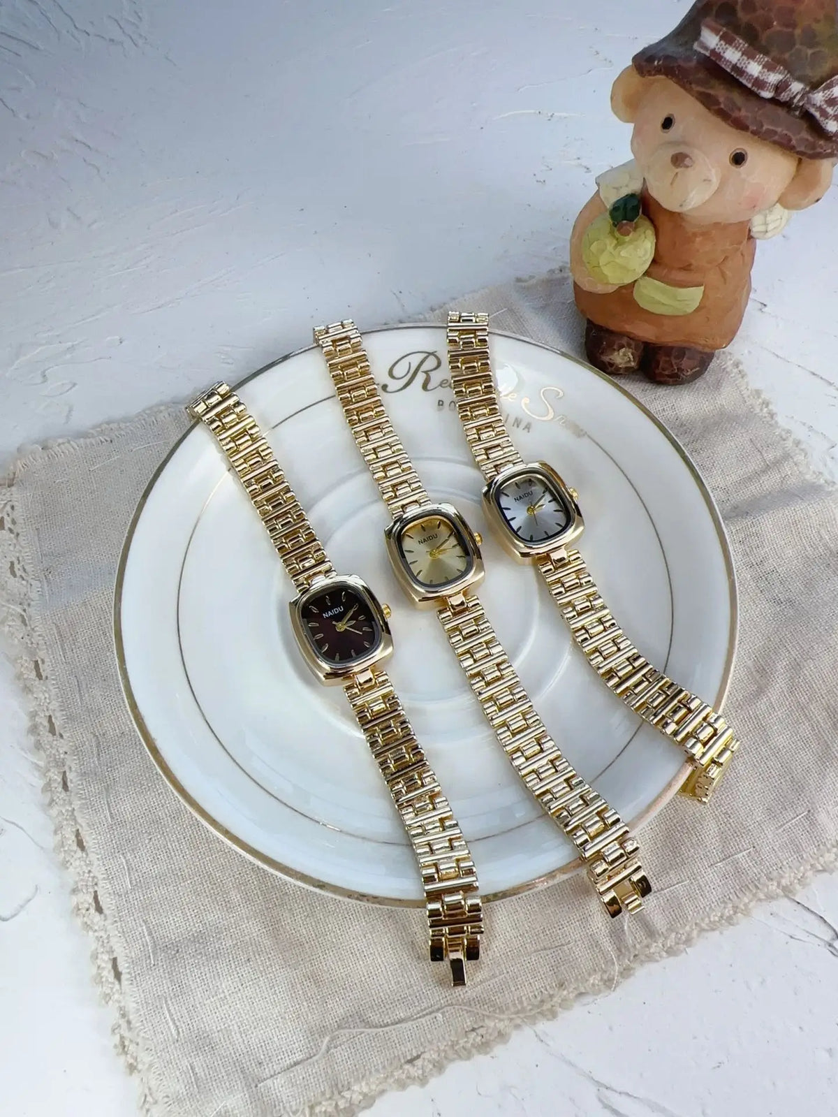 KissICON KissIcon New Women Watch Light Luxury Retro Style