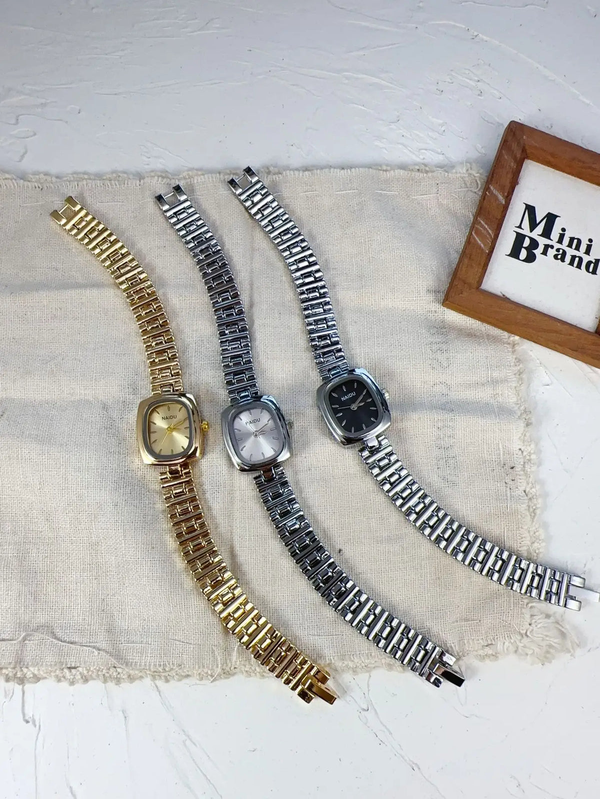 KissICON KissIcon New Women Watch Light Luxury Retro Style