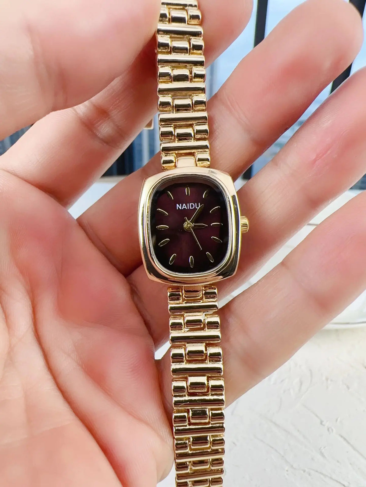 KissICON KissIcon New Women Watch Light Luxury Retro Style