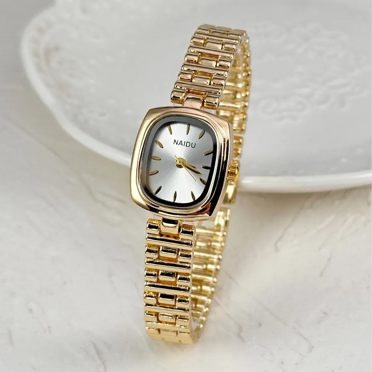 KissICON KissIcon New Women Watch Light Luxury Retro Style